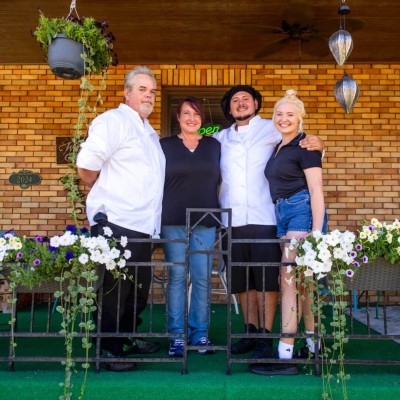 Brian, Tracy, Cassidy & Jordan at The Cracked Pot