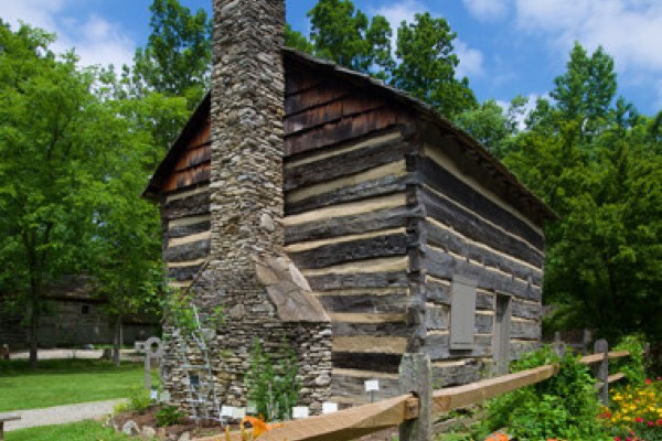 Image file Bebb-Cabin_fac43a8b-5056-a36a-09ebb8a5afbe91f3.jpg