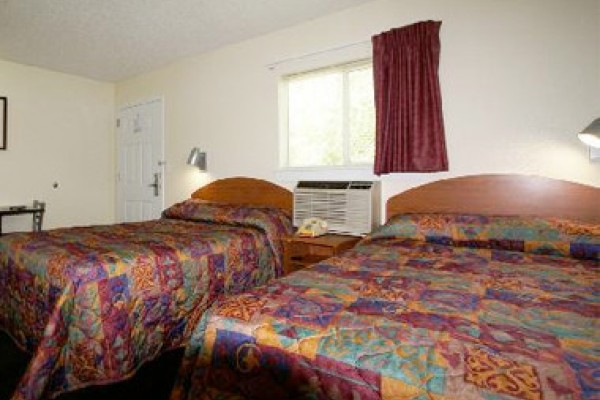 Image file InTownSuitesRoom0_fafecfba-5056-a36a-09d6cef6a2f89928.jpg