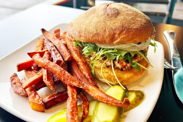 Image file brokenbarrel_15C722D8-0A67-FC57-8F85D21B4D063781-15c72111acf0a35_15c729c0-fcec-ec8e-be2fbe944ec874b7.jpg