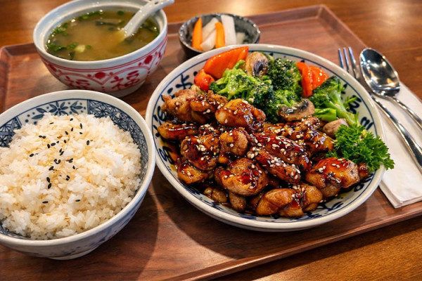 Image file chopbento_17726C48-95FB-4018-013192F1DD7A64F8-17726afc9a5cb45_177272ca-ac60-39f4-7e7b671a67de7af1.jpg