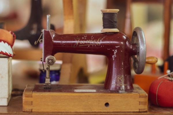 Image file sewingmachine0-eeeffa105056a36_eeeffd4a-5056-a36a-09f137d91fe365b3.jpg