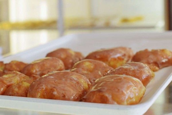 Image file StantheDonutManPineappleFritter0-efd457085056a36_efd45895-5056-a36a-0958458f51125ef4.jpg