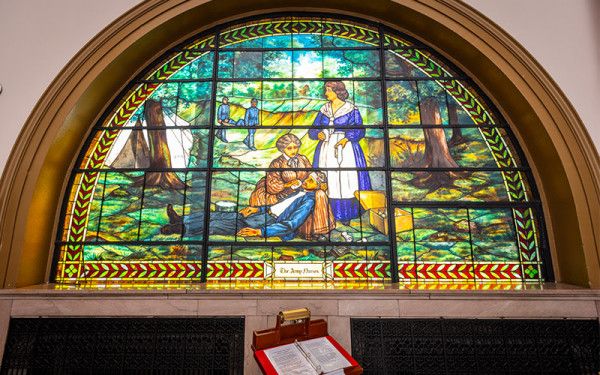 Image file stainedglass_1699A3E7-A624-FB8A-6E33D507F1E2645D-1699a2d7904dc88_1699aa86-a5b7-9987-0b81ab8e6457bad4.jpg