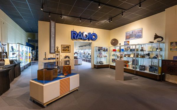 Image file voiceofamericamuseumwestchester_18F318EB-DA40-8AC3-EBD39A989919ED3A-18f3183a08a3f1b_18f31ee0-f440-0c0b-fbb510a100c365ae.jpg