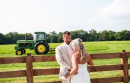 Image file Niederman-Farm-Tractor_3A8D2FAE-5056-A36A-09DC7406670726F0-3a8d2dfb5056a36_3a8d3011-5056-a36a-093fb12b9e9b5c15.jpg