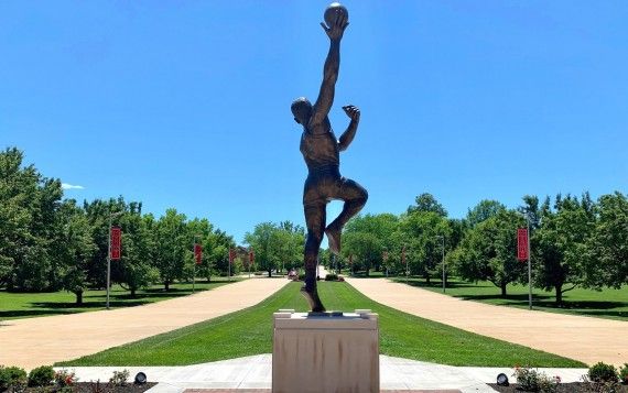 Wayne Embry Statue